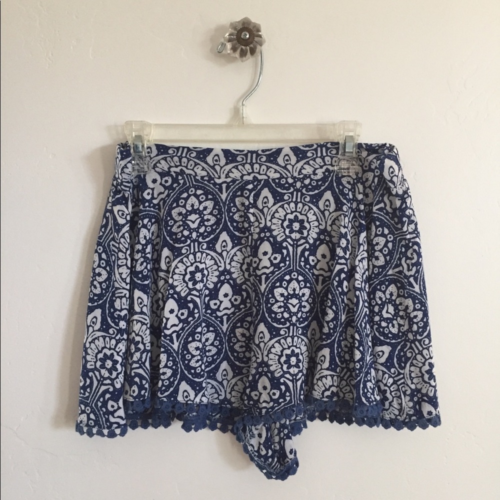 Blue and white flowy shorts!